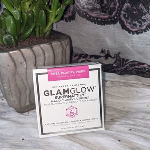 Glam glow supermattify primer